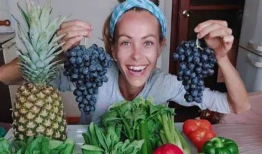 网红吃长蒲瓜,趣味横生引网友热议